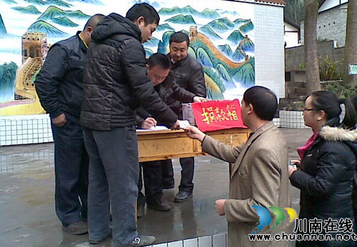叙永:师生齐心战病魔(图1) 叙永:师生齐心战病魔(图1)