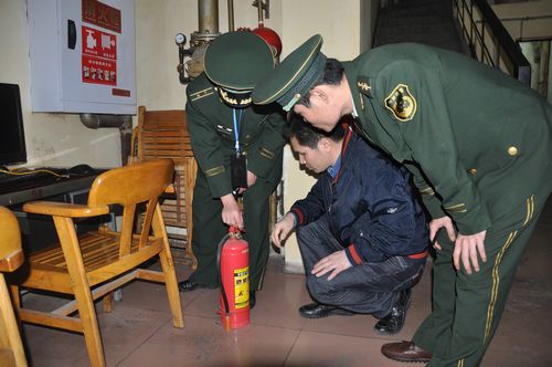 合江消防大队"上门服务" 排查整治火灾隐患(图2) 合江消防大队"上门服务" 排查整治火灾隐患(图2)