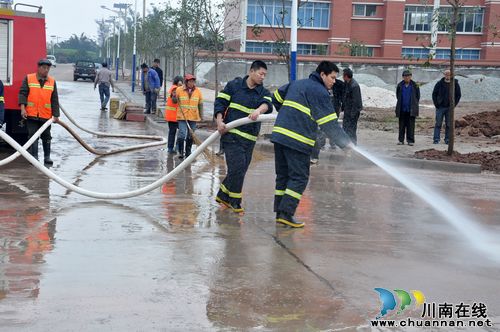 云锦镇：城乡环境整治热&nbsp;消防水车来帮忙