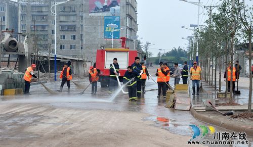 云锦镇：城乡环境整治热&nbsp;消防水车来帮忙(图1)