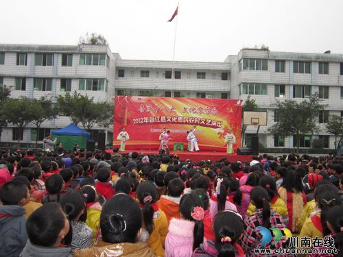 白沙镇：喜庆十八大&nbsp;文化惠民演出走进白沙