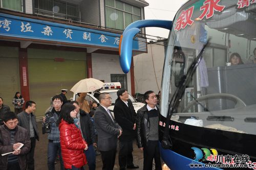 叙永：县长检查指导“两会”期间重点行业安全(图1)