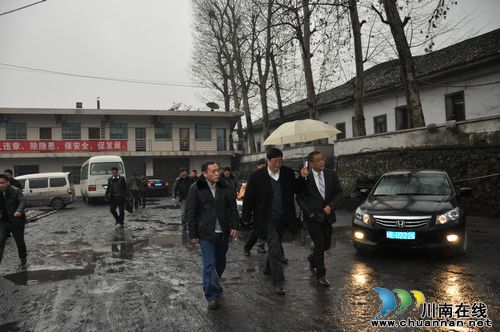 叙永：县长检查指导“两会”期间重点行业安全