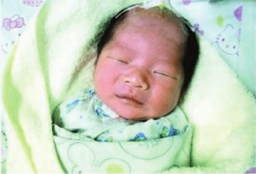 送病婴赴渝抢救&nbsp;内江“奥迪哥”连闯7红灯(图1)