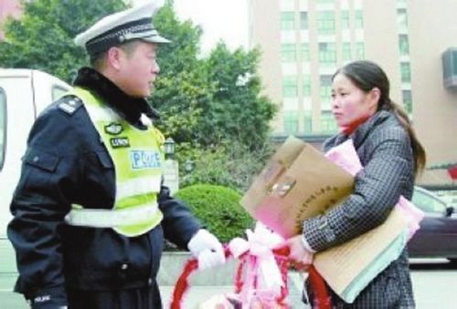 送病婴赴渝抢救&nbsp;内江“奥迪哥”连闯7红灯(图3)