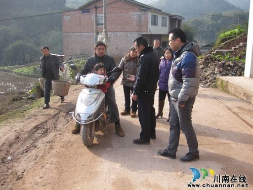 水尾镇：开展元旦节前道路交通安全检查(图1)
