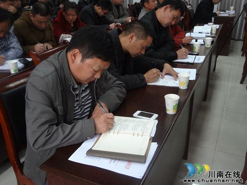 华阳街道：举办党的十八大精神专题讲座(图2)