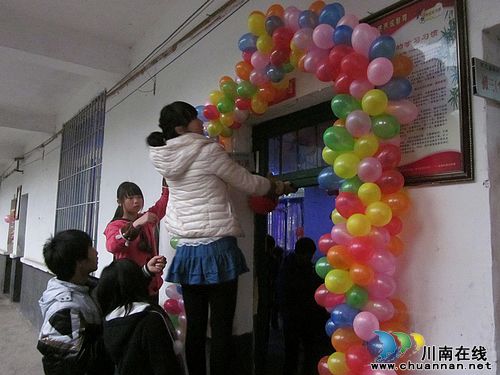 叙永:农村娃过新年 幸福传递你我他(图1) 叙永:农村娃过新年 幸福传递你我他(图1)