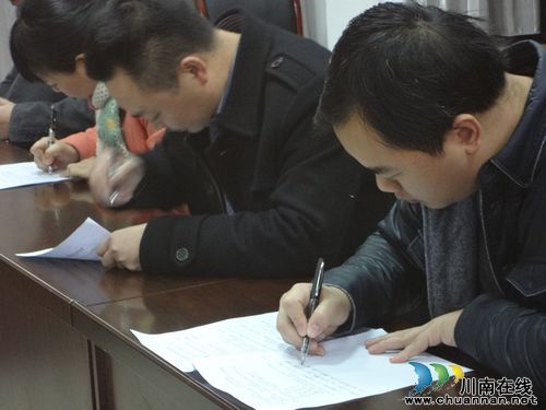 华阳街道:提素强能 积极开展领导干部理论考试(图2) 华阳街道:提素强能 积极开展领导干部理论考试(图2)