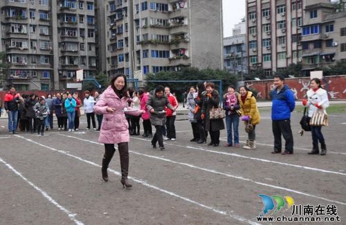 宜宾育才中学300教职工运动健身迎新年(图3) 宜宾育才中学300教职工运动健身迎新年(图3)