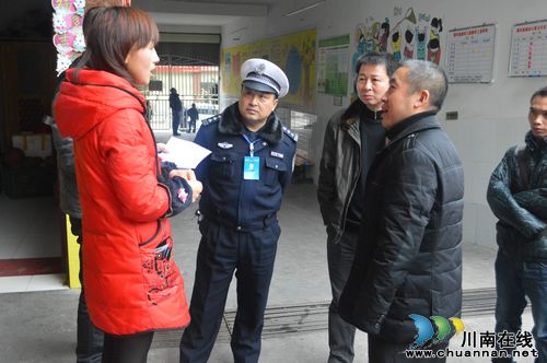叙永公安交警联合多部门排查校车安全隐患(图2) 叙永公安交警联合多部门排查校车安全隐患(图2)