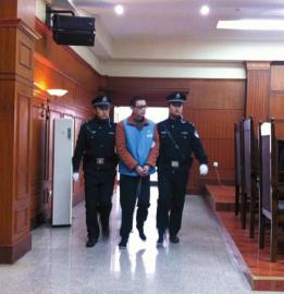 自贡残杀妻女凶手:“我对不起父母”(图1) 自贡残杀妻女凶手:“我对不起父母”(图1)