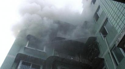 自贡：电热毯捂制醪糟&nbsp;点燃卧室吓坏邻居(图1)