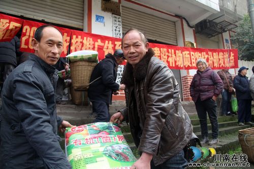 龙车镇:农技推广“热”寒冬(图2) 龙车镇:农技推广“热”寒冬(图2)