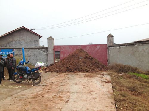 内江一炼油厂排臭气气&nbsp;居民捂着鼻子过日子(图1)