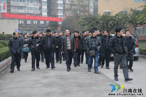 叙永县组织中小学校长培训班外出考察“取经”(图2)