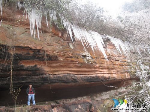 泸州:天堂坝美丽雪景吸引八方游客流连忘返(图1) 泸州:天堂坝美丽雪景吸引八方游客流连忘返(图1)