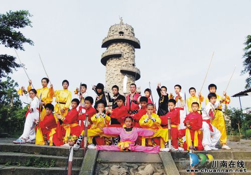 陈飞龙:国粹讲坛——武术讲座(图1) 陈飞龙:国粹讲坛——武术讲座(图1)
