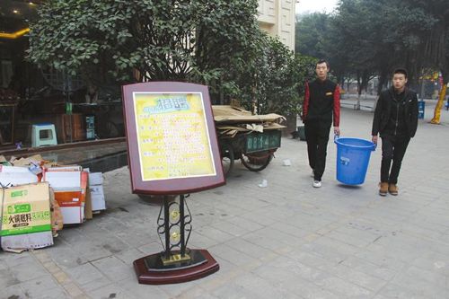 用工荒&nbsp;包吃住底薪1800元&nbsp;宜宾餐饮难招服务员(图1)