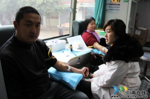 毗卢镇:献血活动走进政府机关大院(图2) 毗卢镇:献血活动走进政府机关大院(图2)