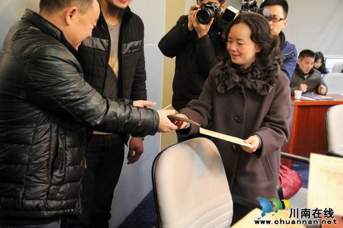 泸州市第四批省级非遗代表性传承人获授牌(图2)