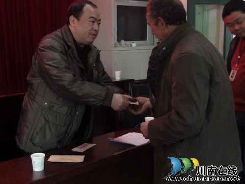 石屏乡:困难群众受到市民宗局走访慰问(图1) 石屏乡:困难群众受到市民宗局走访慰问(图1)