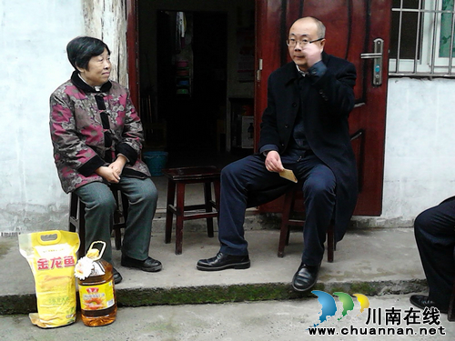 泸州江阳区区委书记朱华走访慰问困难党员(图1) 泸州江阳区区委书记朱华走访慰问困难党员(图1)