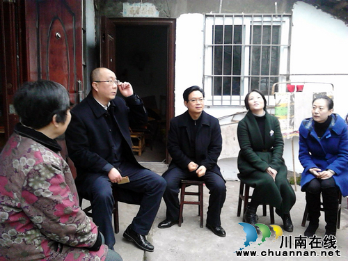 泸州江阳区区委书记朱华走访慰问困难党员(图2) 泸州江阳区区委书记朱华走访慰问困难党员(图2)