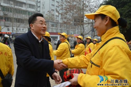 泸州:书记、市长寒冬送温暖(图3) 泸州:书记、市长寒冬送温暖(图3)