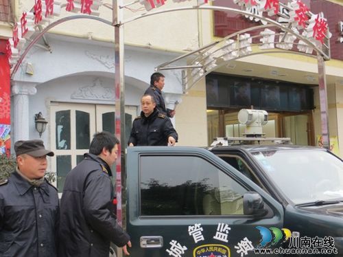 拆除违章 泸州城管解决居民困扰(图4) 拆除违章 泸州城管解决居民困扰(图4)