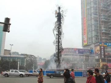 自贡地标性建筑龙抱柱&nbsp;5分钟烧成光架架(图1)