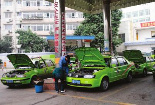 泸州近日气不足　火爆肥肠炒成水煮肥肠(图1)