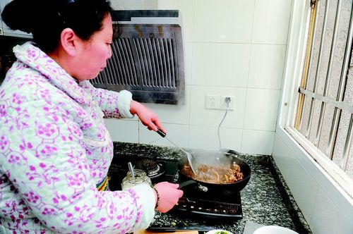燃气“不给力”市民办法多(图1) 燃气“不给力”市民办法多(图1)