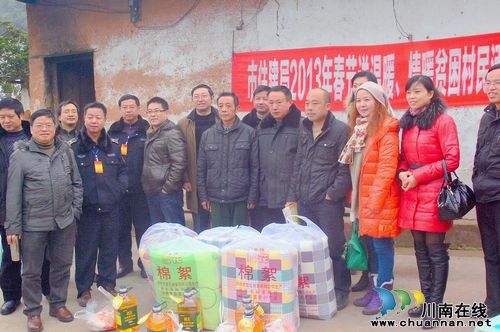兴隆乡：节前送温暖&nbsp;贫困村民心里暖(图1)