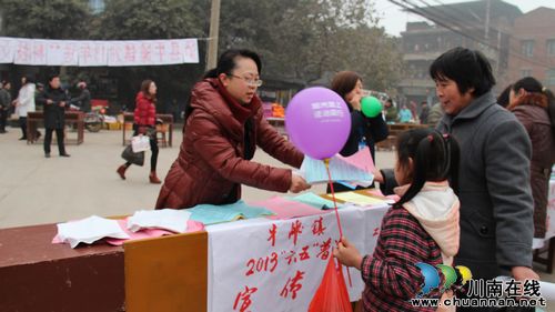 泸县：三下乡送法律(图1)