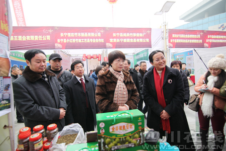 宜宾迎春购物月开幕 买年货要赶紧(图2) 宜宾迎春购物月开幕 买年货要赶紧(图2)