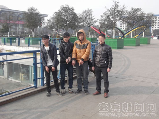 专抢单身女性和情侣 飞车党宜宾落网(图2) 专抢单身女性和情侣 飞车党宜宾落网(图2)