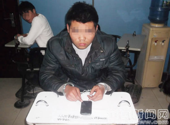 专抢单身女性和情侣 飞车党宜宾落网(图3) 专抢单身女性和情侣 飞车党宜宾落网(图3)
