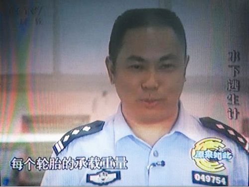 宜宾“水下逃生”系列节目 央视热播引关注(图3) 宜宾“水下逃生”系列节目 央视热播引关注(图3)