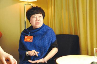 巴蜀笑星钟燕平:文化搭桥 川南一家共发展(图1) 巴蜀笑星钟燕平:文化搭桥 川南一家共发展(图1)