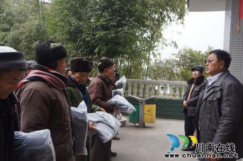 泸州时代运业为立石敬老院67名老人送温暖(图1)