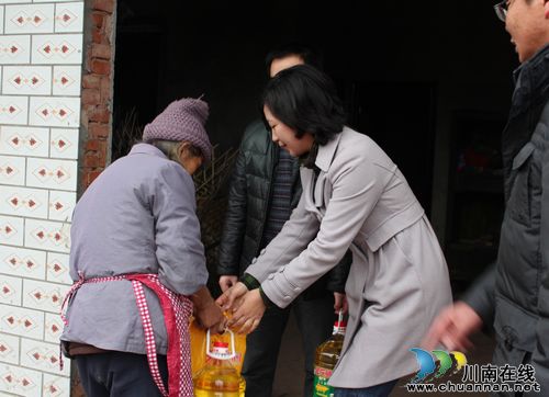 “五进慰问 携手同行”暖冬行动深入开展(图4) “五进慰问 携手同行”暖冬行动深入开展(图4)