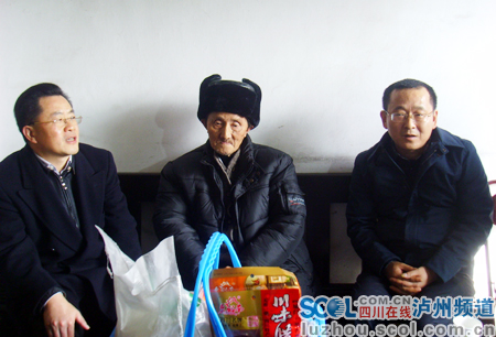 泸州市长刘强&nbsp;节前看望慰问泸县困难群众(图1)