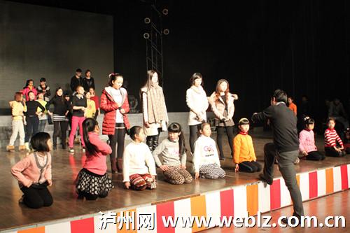 2013年泸州春晚第二次联排 部分节目曝光(图3) 2013年泸州春晚第二次联排 部分节目曝光(图3)