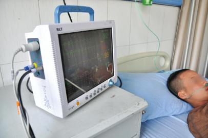 出租车内动起刀 两乘客一死一伤(图1) 出租车内动起刀 两乘客一死一伤(图1)