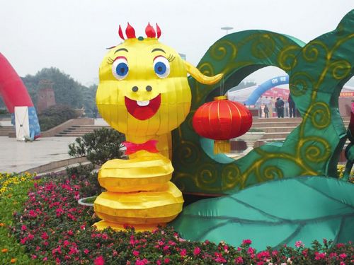 内江蛇年吉祥物遭网友吐槽：大门牙“真心丑”(图1)