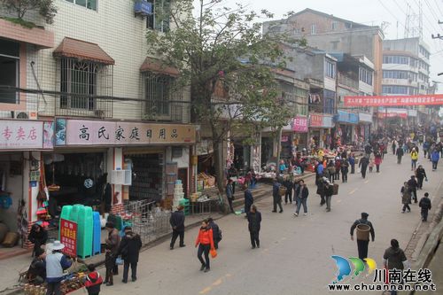 泸州纳溪:龙车赶集日,年关更是“热翻天”(图1) 泸州纳溪:龙车赶集日,年关更是“热翻天”(图1)