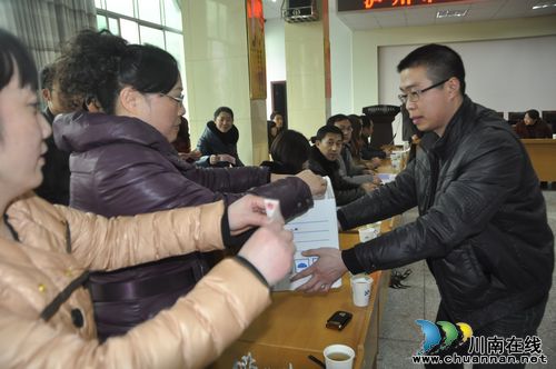 纳溪:组工干部积极帮助病危女孩(图1) 纳溪:组工干部积极帮助病危女孩(图1)