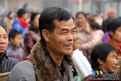 江阳区2013年“三下乡”活动在通滩镇拉开序幕(图3) 江阳区2013年“三下乡”活动在通滩镇拉开序幕(图3)