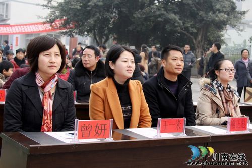 江阳区2013年“三下乡”活动在通滩镇拉开序幕(图1) 江阳区2013年“三下乡”活动在通滩镇拉开序幕(图1)